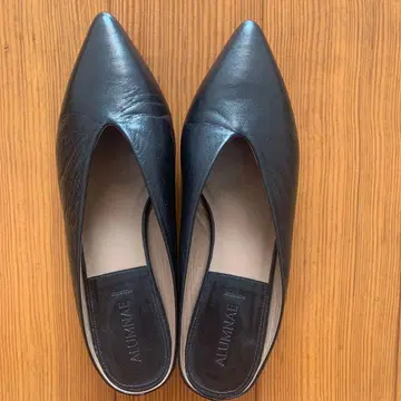 ALUMNAE 블랙 스틸레토 로퍼