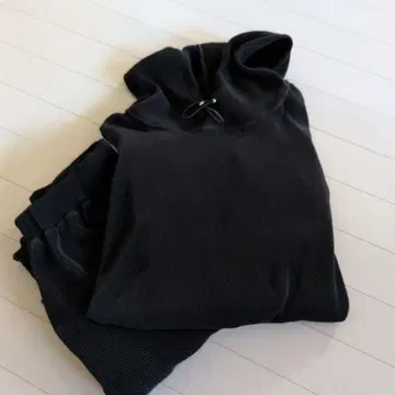 후드 부착 셋업 블랙