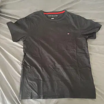 TOMMY HILFIGER 블랙