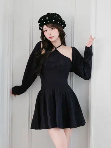 다리치 홀터 플레어 니트 미니 원피스
