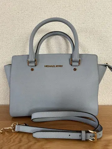 MICHAEL KORS 라이트 블루 숄더백