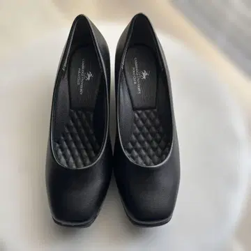 블랙 플레인 펌프스