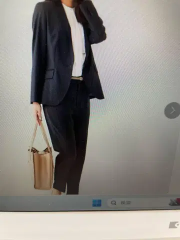이번 시즌 택 포함 새상품 언타이틀 울 스텐드 팬츠 수트입니다