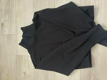 PUMA 블랙 터틀넥 S