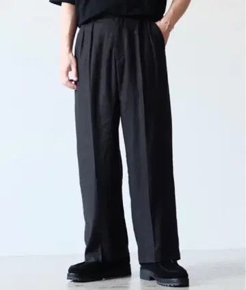 shiun LINEN STRAIGHT TUCK TROUSERS 24AW