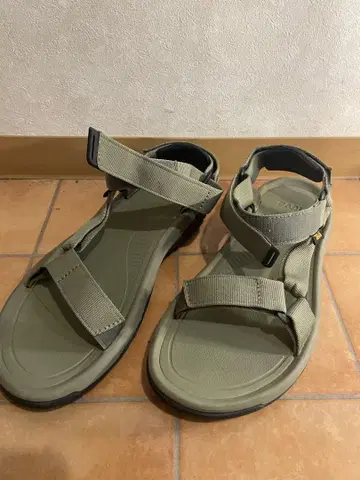 Teva 스포츠 샌들 올리브