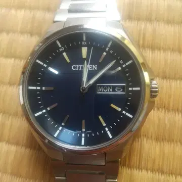 새상품급 CITIZEN ATTESA 에코 드라이브 손목시계 네이비
