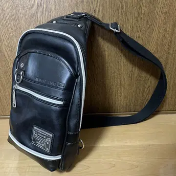 Admiral 숄더백 바디백 블랙