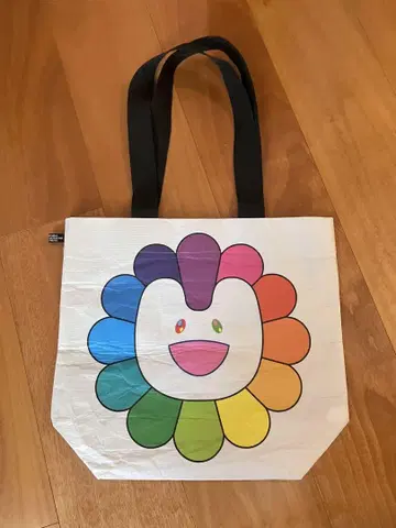 컬러풀한 디자인의 토트백