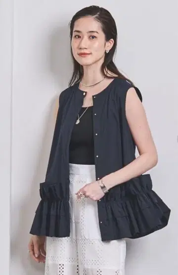 유나이티드 애로우즈 개더 슬리브리스 블라우스 36