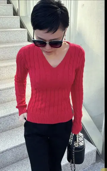 JENNE V넥 케이블 니트 레드
