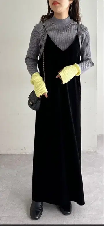 쫄깃쫄깃 리브 소매 배색 하이넥