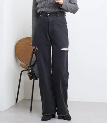 [ 새상품급 ] chico 사이드 슬릿 데미지 데님 팬츠