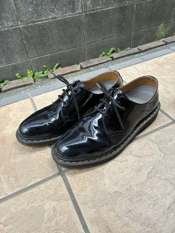 닥터 마틴 패턴트 레더