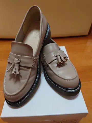 태슬 로퍼 베이지