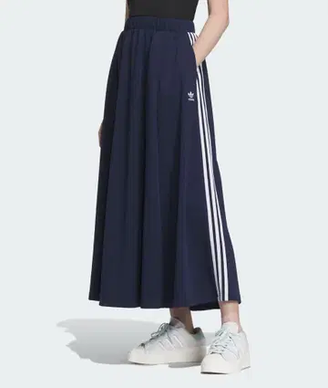adidas 네이비 플레어 스커트