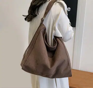 숄더백 스웨이드 코코아 컬러