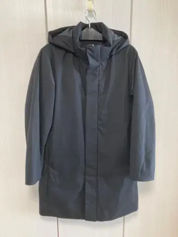 유니클로 하이브리드 다운 코트 S 블랙