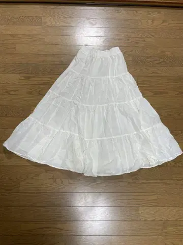 화이트 플레어 스커트 S 사이즈