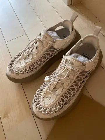KEEN UNEEK WK 스니커즈 샌들 베이지