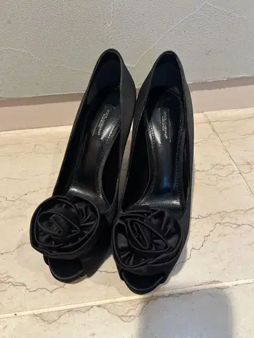 돌체앤가바나 오픈토 펌프스 플라워 모티브