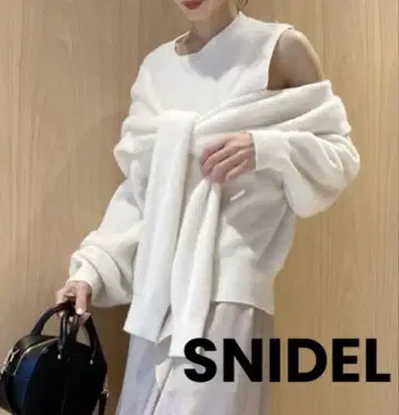 SNIDEL 디포메이션 니트 풀오버 화이트
