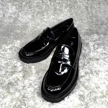 [미사용급] ZARA 로퍼 에나멜 통굽 여성용 24cm