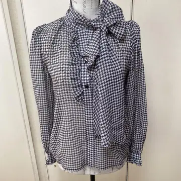 하운드 투스 패턴 리본 블라우스
