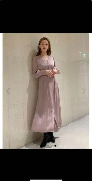 FAYE L. 연보라 V넥 원피스