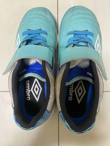 엄브로 축구화 17cm