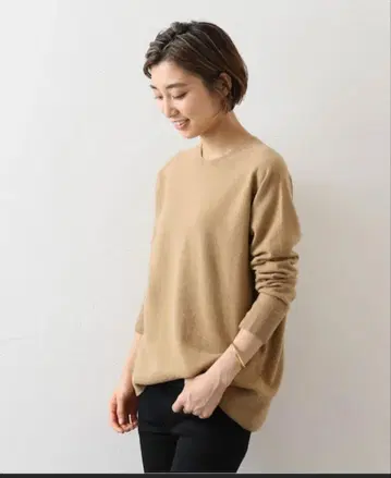두지엠 클라세 CAPRI 크루넥 풀오버 카멜 베이지