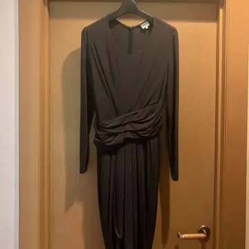 아르마니 다크 브라운 랩 디자인 긴팔 원피스