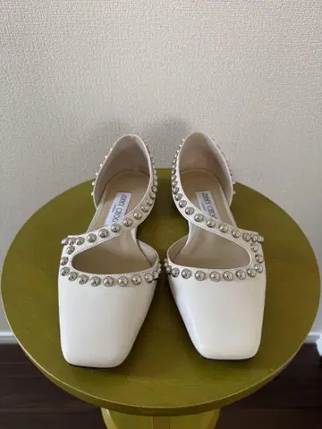JIMMY CHOO 화이트 플랫슈즈