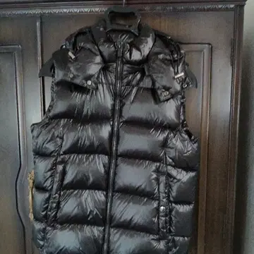 타트라스 블랙 다운 베스트 후드 부착