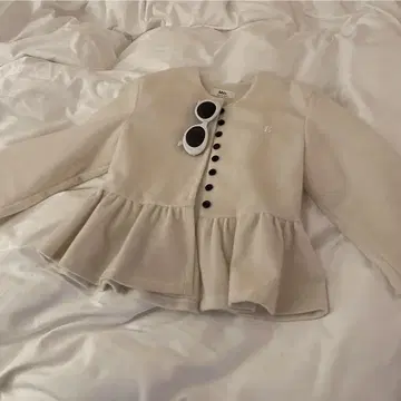 bibiy 'B' CAMEL PEPURAMU CARDIGAN 화이트