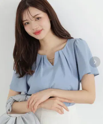 턱 펄 바 블라우스