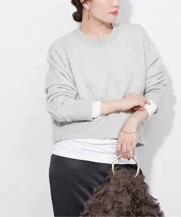 플라주 크롭 맨투맨