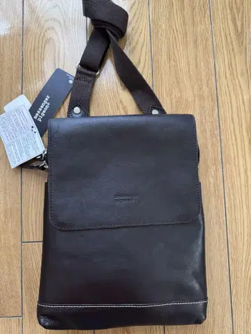 다크 브라운 가죽 숄더백