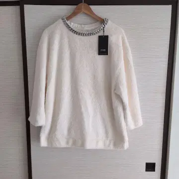 [ ITIB 미사용 ] 인조 모피 상의. 크림 컬러 넥 체인 포함