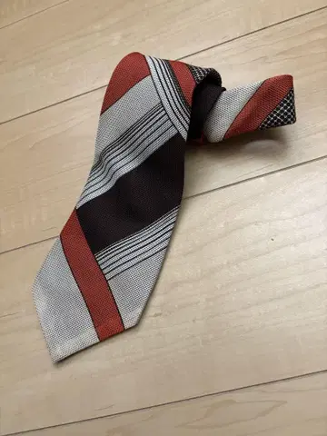 쇼와 스트라이프 디자인 넥타이