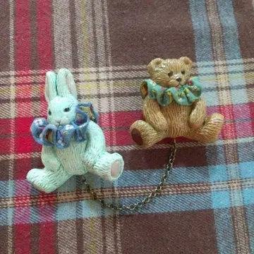 토끼와 곰 브로치