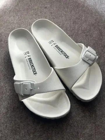 BIRKENSTOCK 화이트 샌들 37
