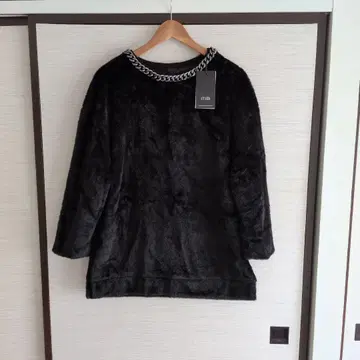 [ ITIB 미사용 ] 택 포함 인조 모피 상의. 체인 포함 블랙