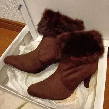 브라운 퍼 어그 부츠 M 사이즈 23cm~23.5cm