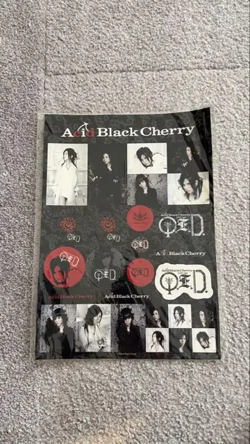 Acid Black Cherry 콜라주 아트 씰