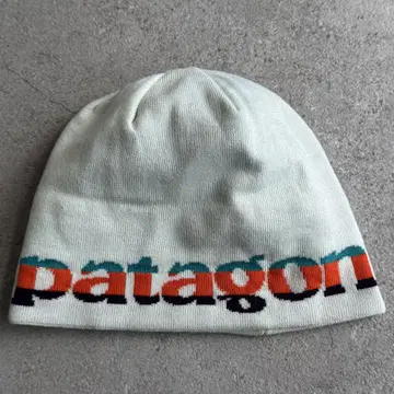 새상품급 파타고니아 빅 로고 니트 비니 그린