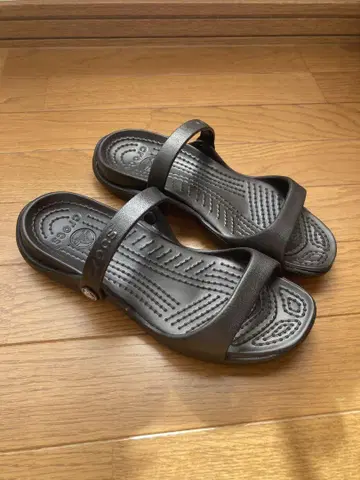 Crocs 샌들 사이즈 8 블랙