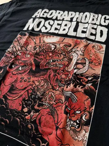 AGORAPHOBIC NOSEBLEED T셔츠 블랙