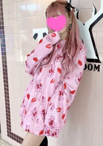 딸기 곰돌이 후드티