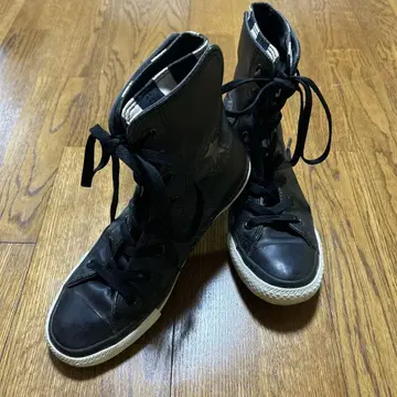 블랙 가죽 하이컷 스니커즈 컨버스 24